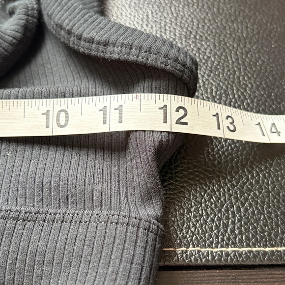 Alo Yoga Seamless Sports Bra Black Ribbed Scoop Neck Athletic Yoga Sz XS - Picture 9 of 10